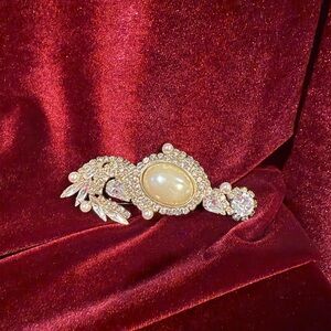 Vintage Gold-tone and Cream Pearl Brooch Rhinestones Pin